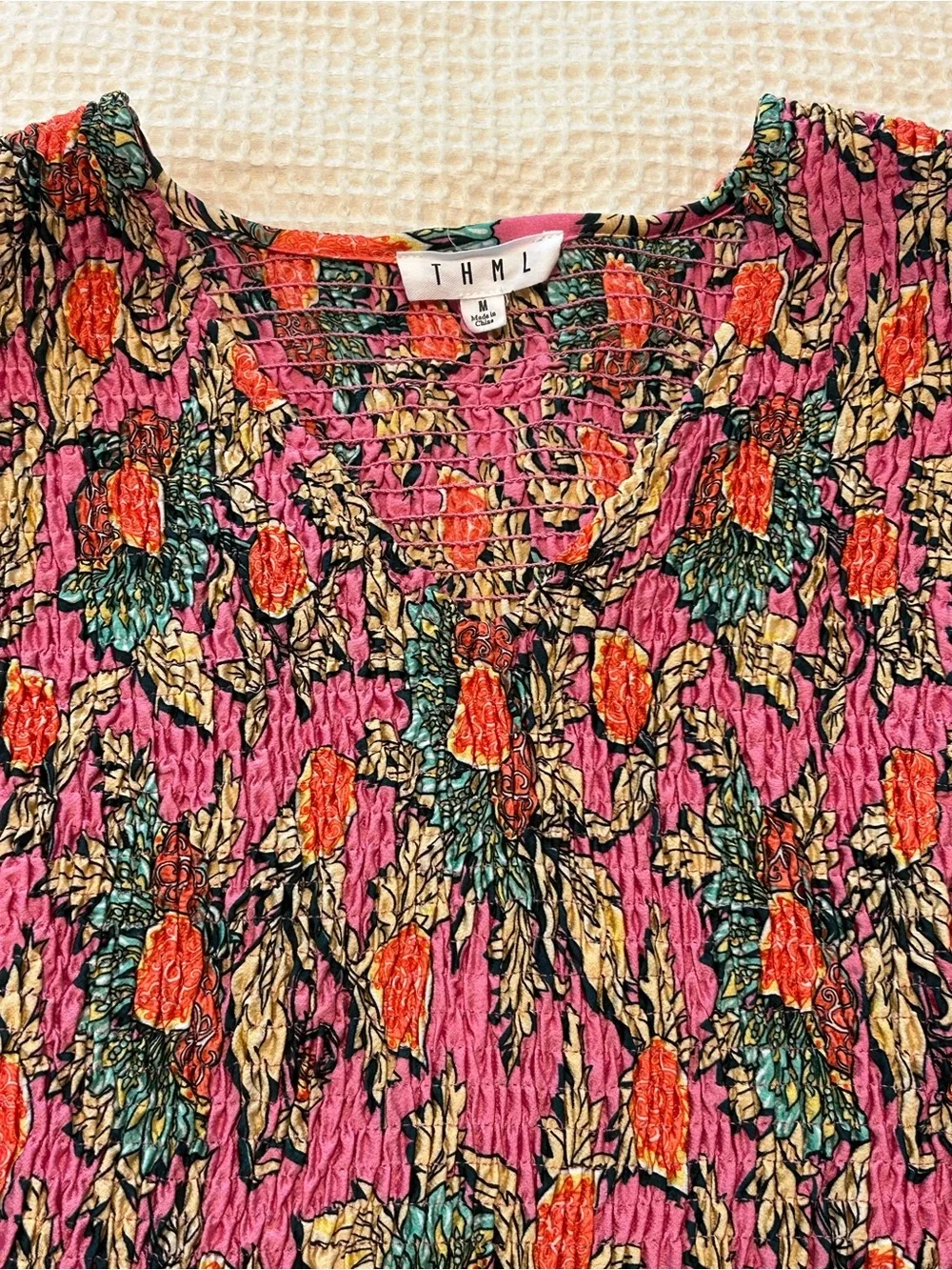 THML smocked gorgeous top - Picture 3 of 6